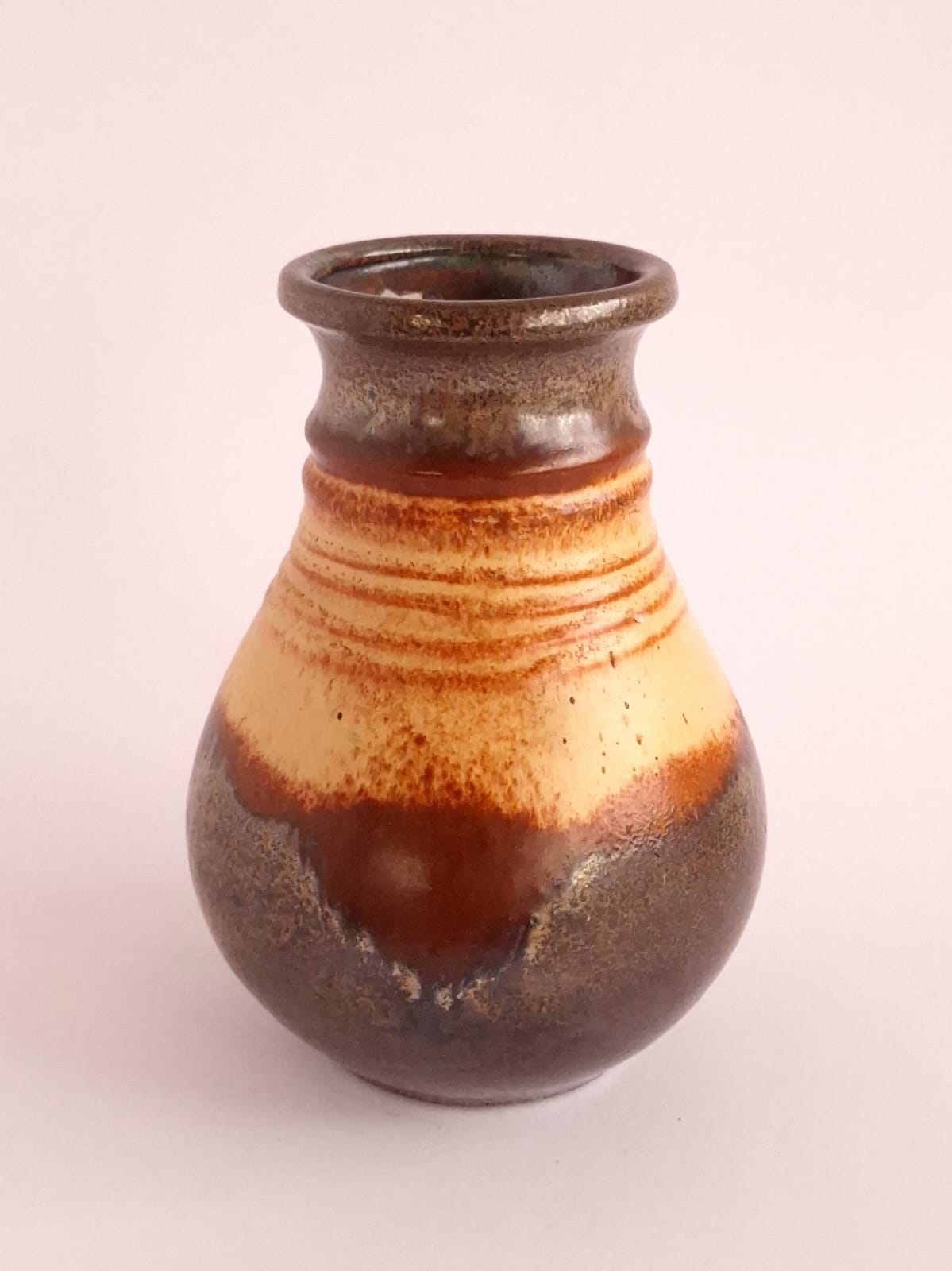 Fat lava vase